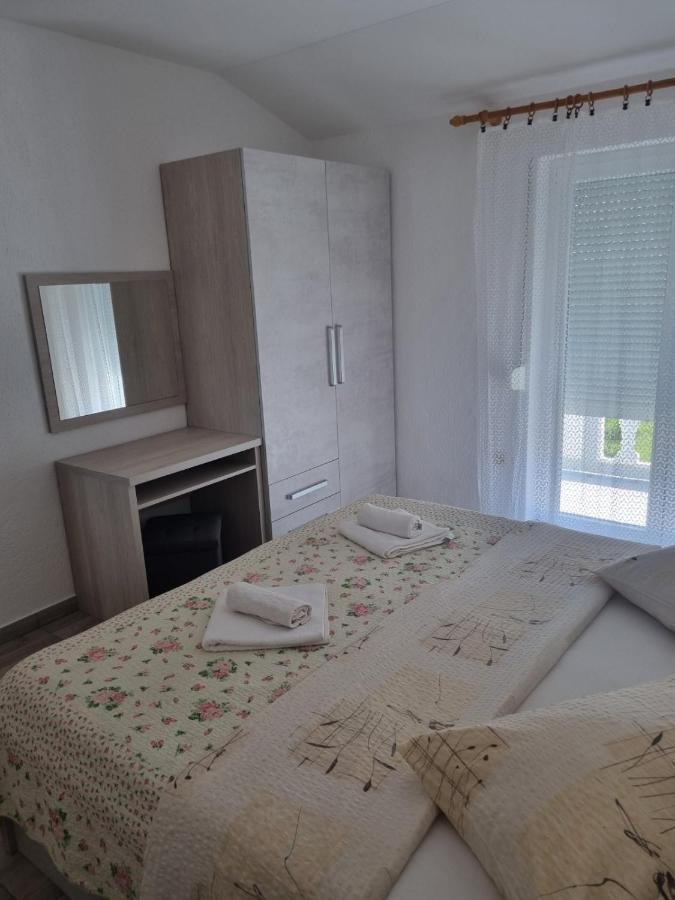 Ljubica & Ante Paparic Apartment Lopar Bagian luar foto