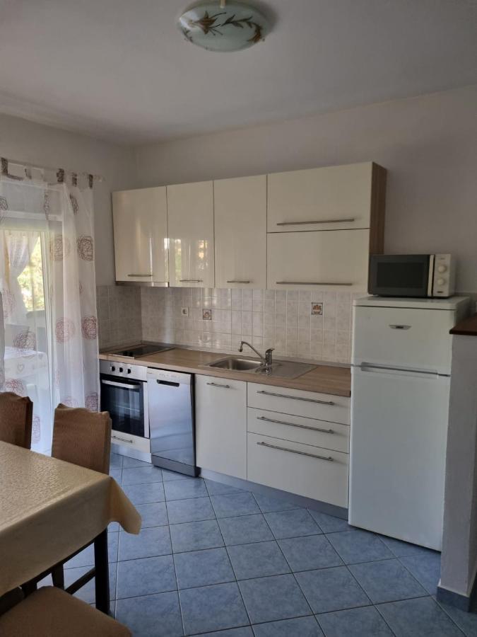 Ljubica & Ante Paparic Apartment Lopar Bagian luar foto