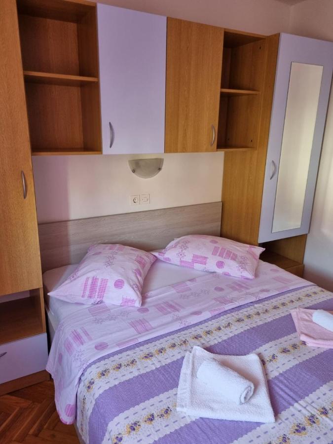 Ljubica & Ante Paparic Apartment Lopar Bagian luar foto