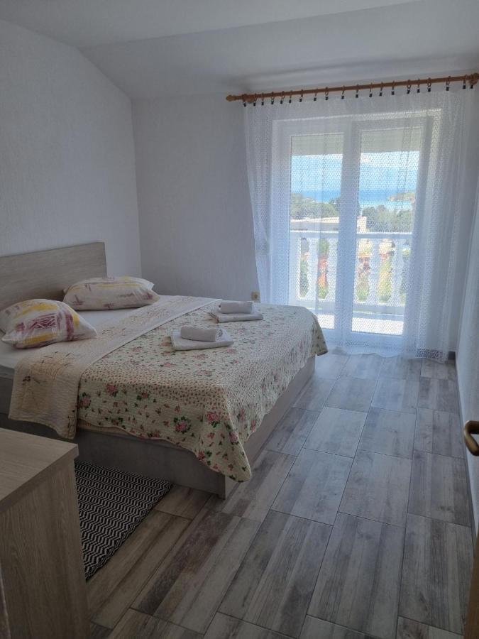 Ljubica & Ante Paparic Apartment Lopar Bagian luar foto