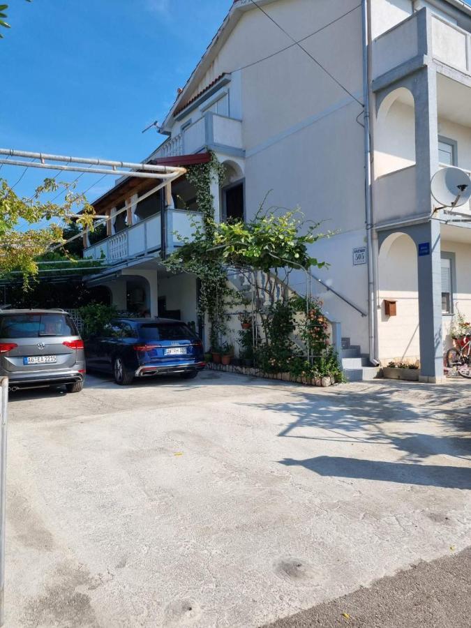 Ljubica & Ante Paparic Apartment Lopar Bagian luar foto