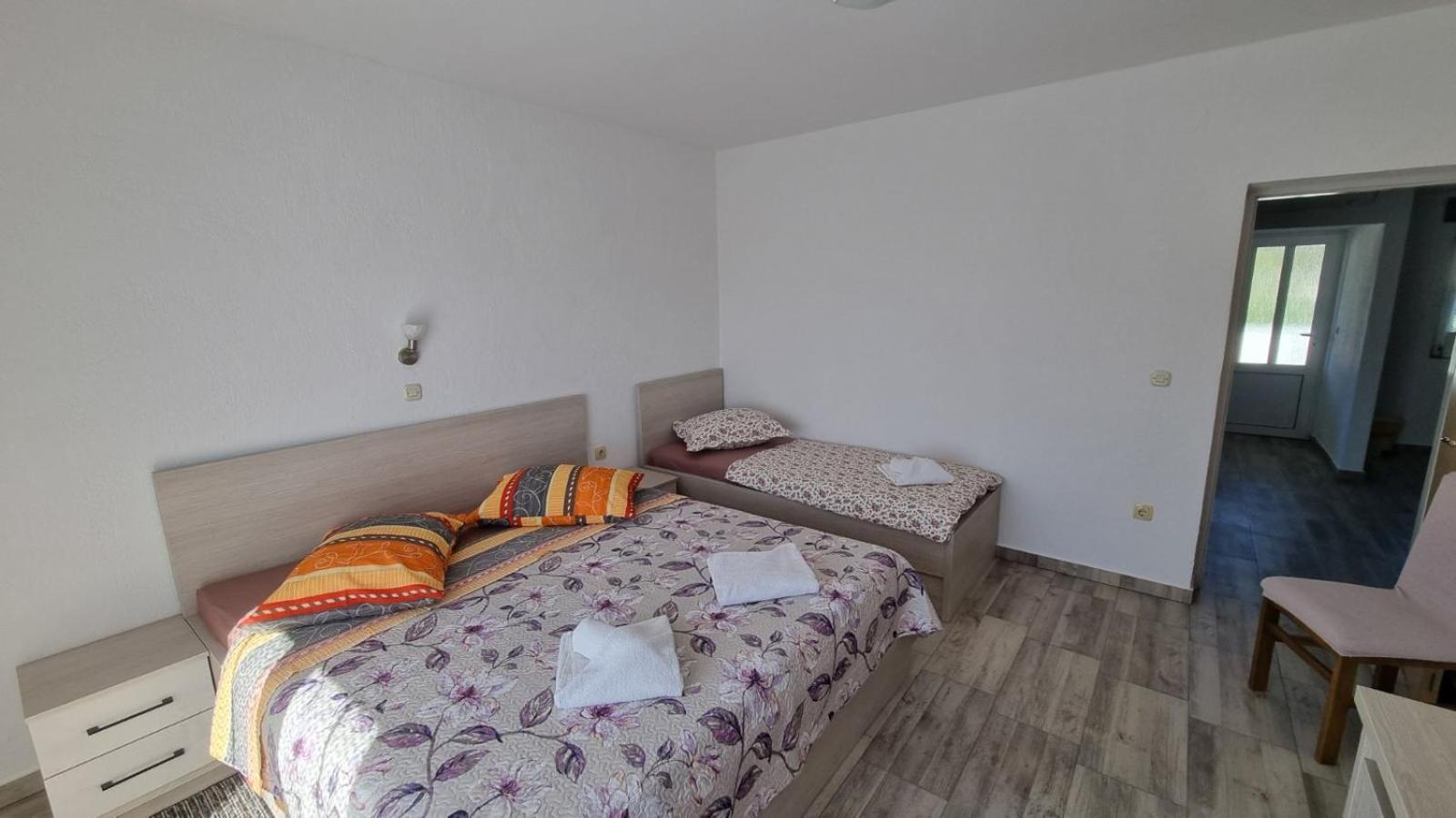 Ljubica & Ante Paparic Apartment Lopar Bagian luar foto