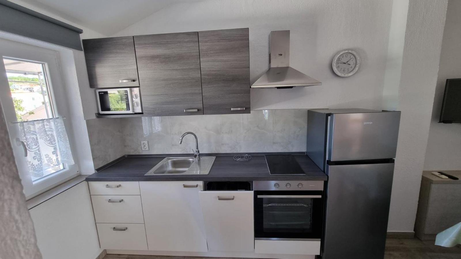 Ljubica & Ante Paparic Apartment Lopar Bagian luar foto