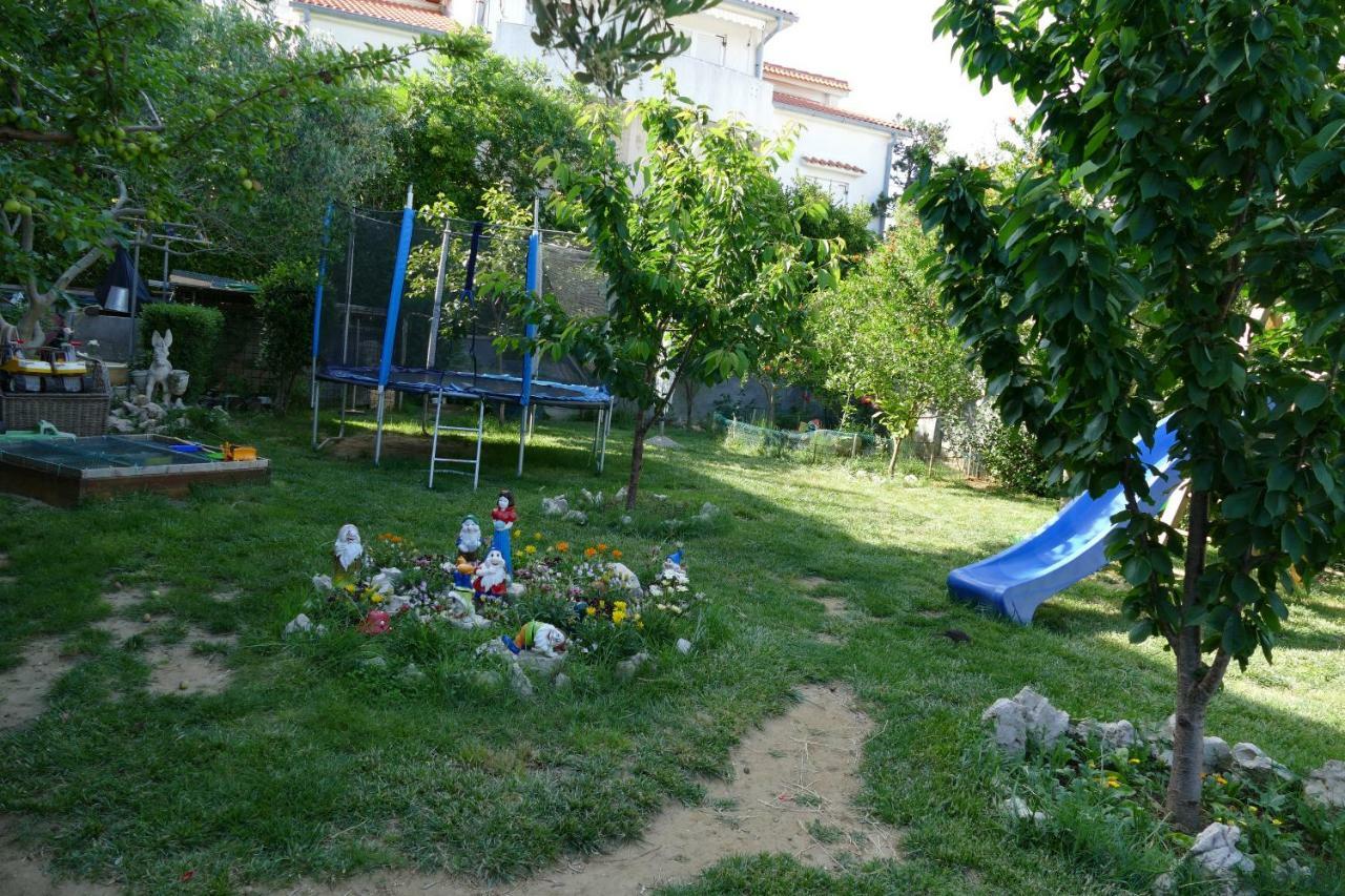 Ljubica & Ante Paparic Apartment Lopar Bagian luar foto