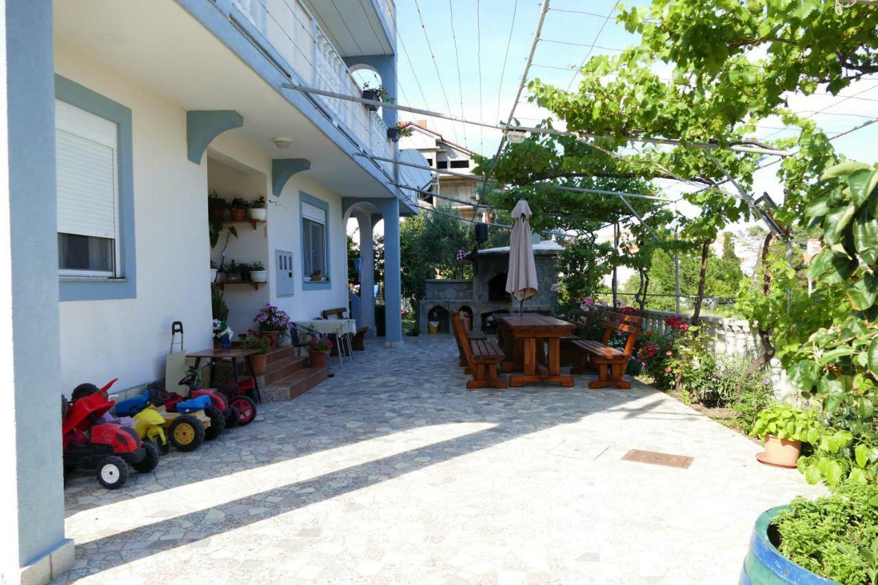 Ljubica & Ante Paparic Apartment Lopar Bagian luar foto
